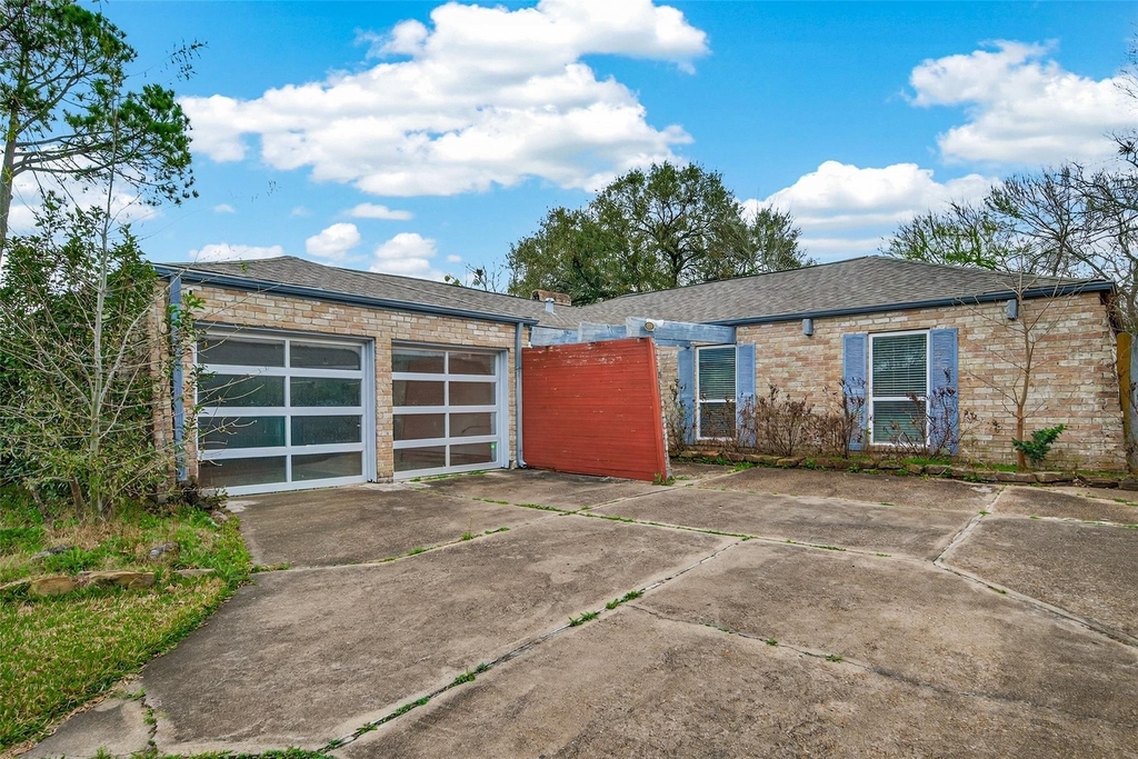 2130 Round Lake Drive - Photo 3