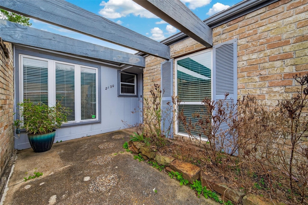2130 Round Lake Drive - Photo 4