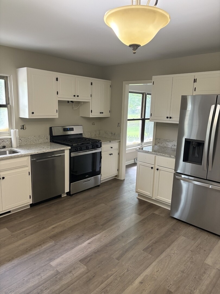 2284 Salisbury Drive - Photo 3