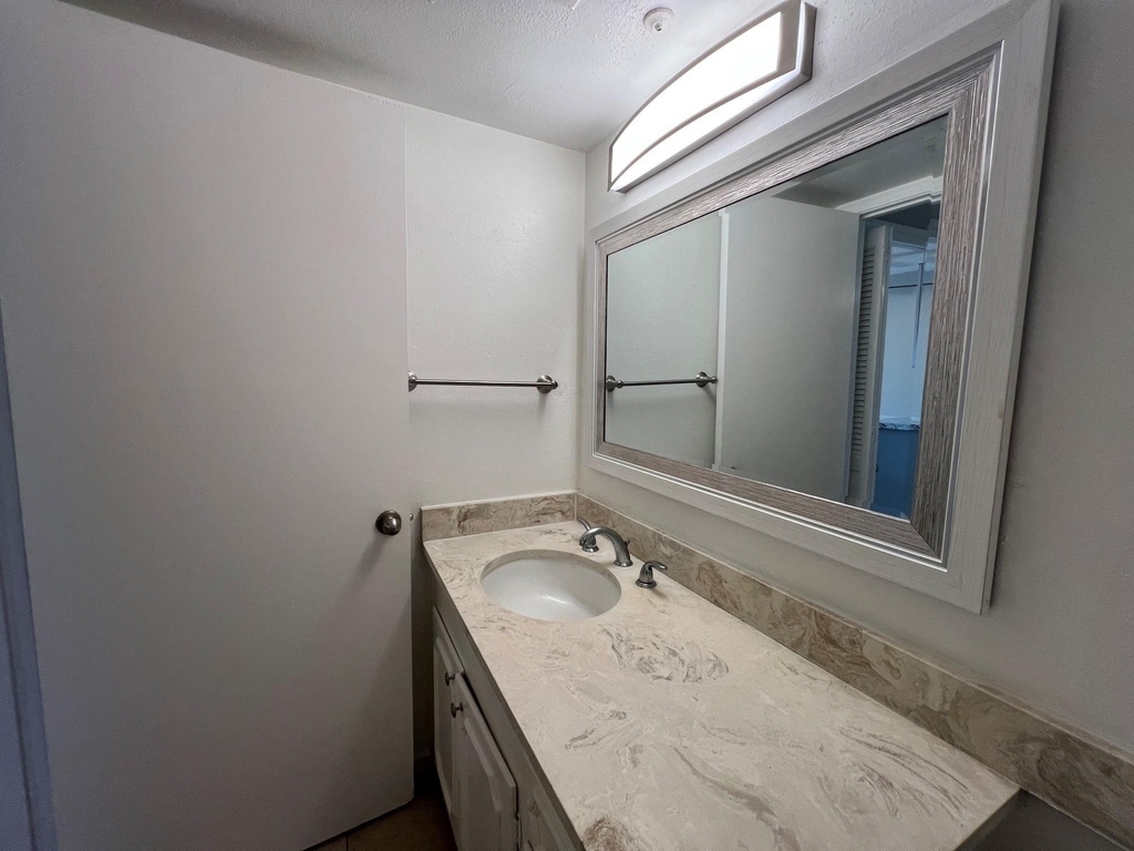 7600 Burgoyne Road - Photo 15