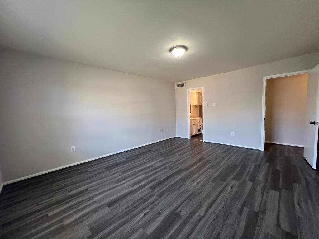 7600 Burgoyne Road - Photo 12