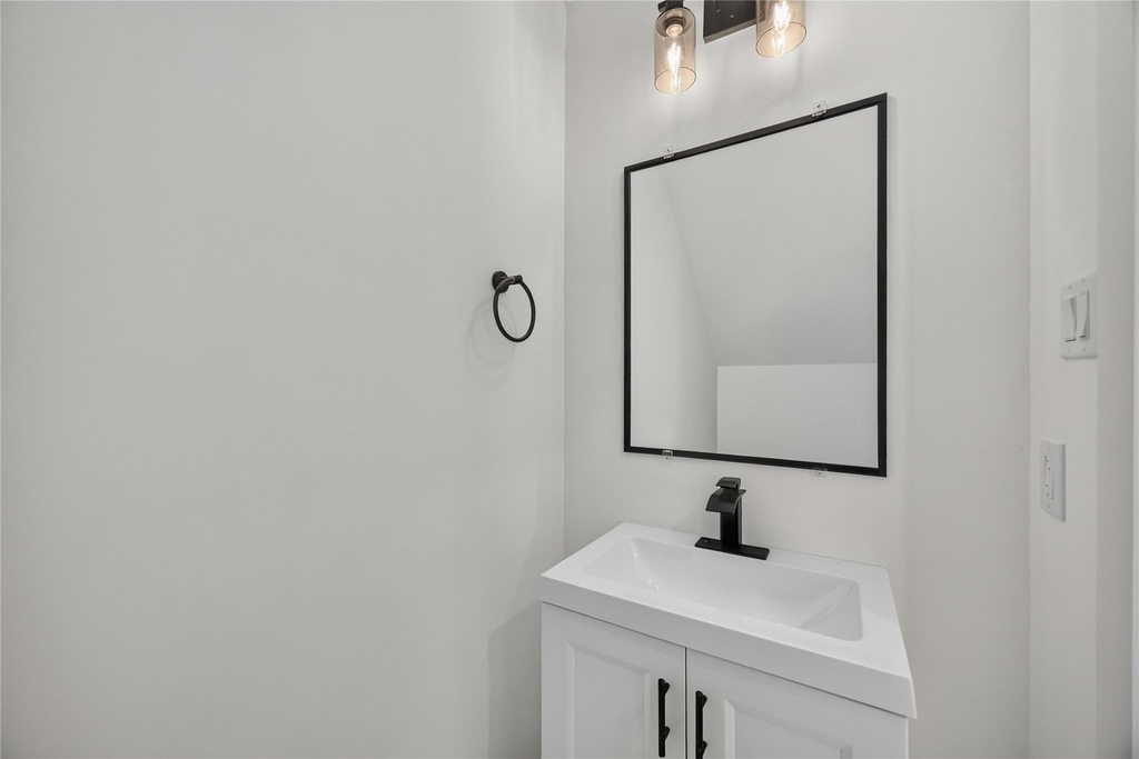 8210 Sterlingshire Street - Photo 8