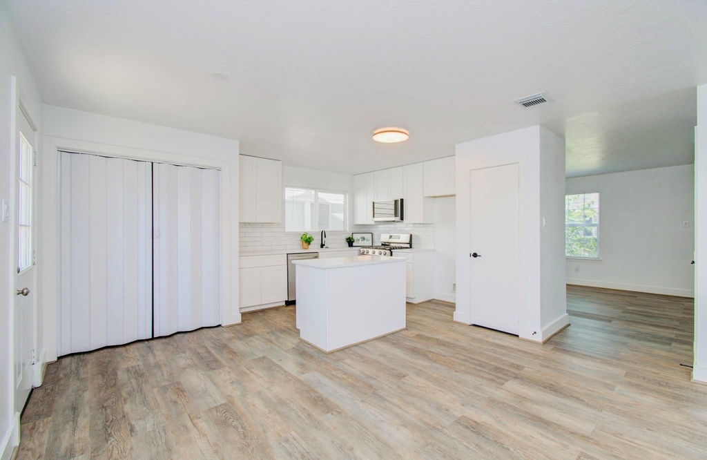 6117 Settlers Square Lane - Photo 11
