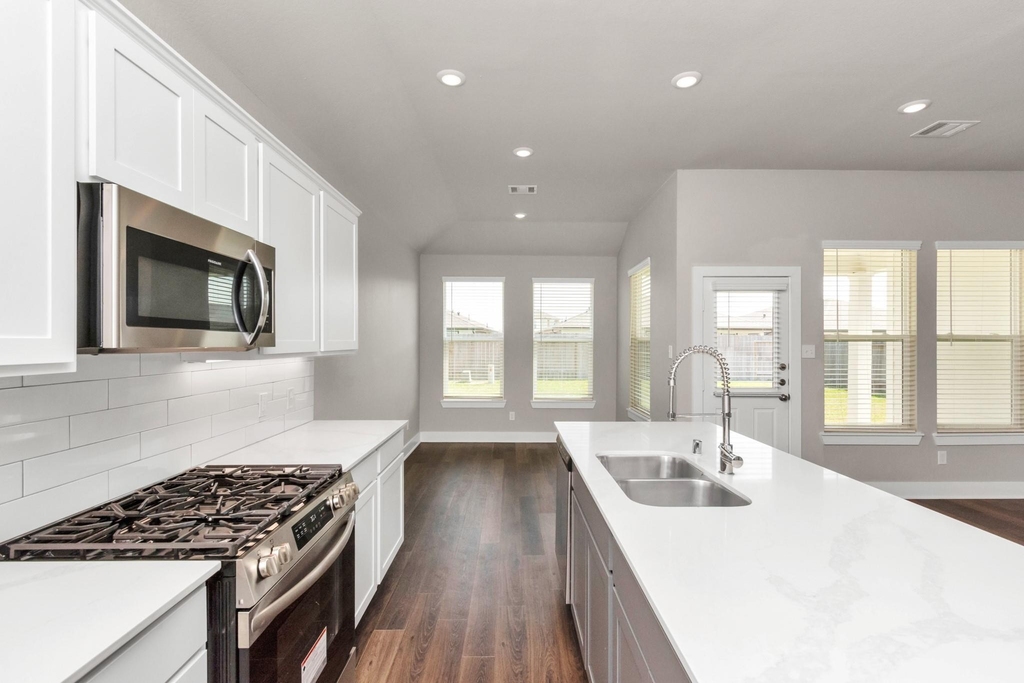 10515 Moon Valley Lane - Photo 4