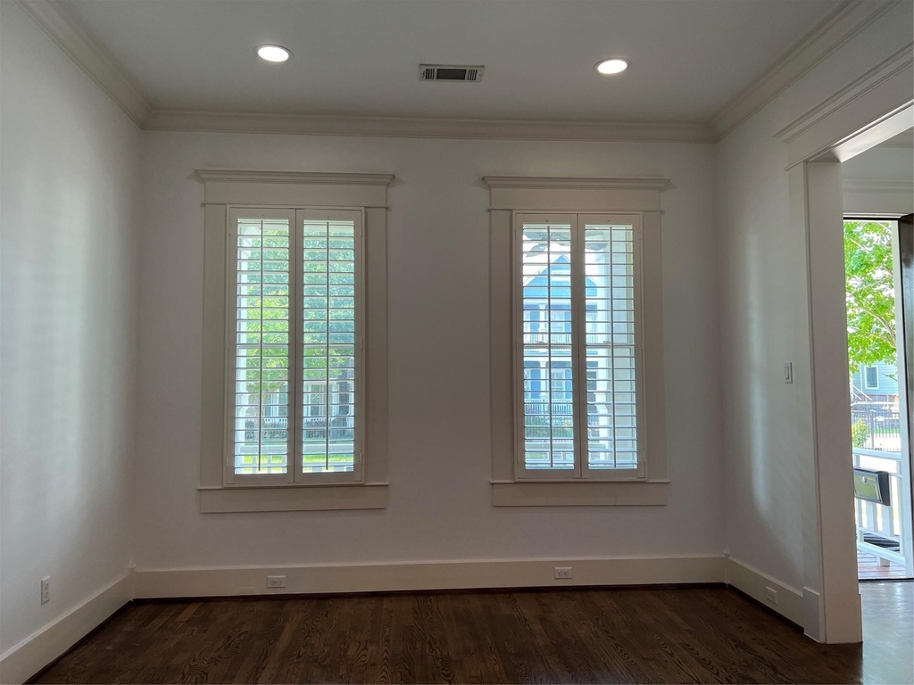 216 W 24th Street - Photo 7