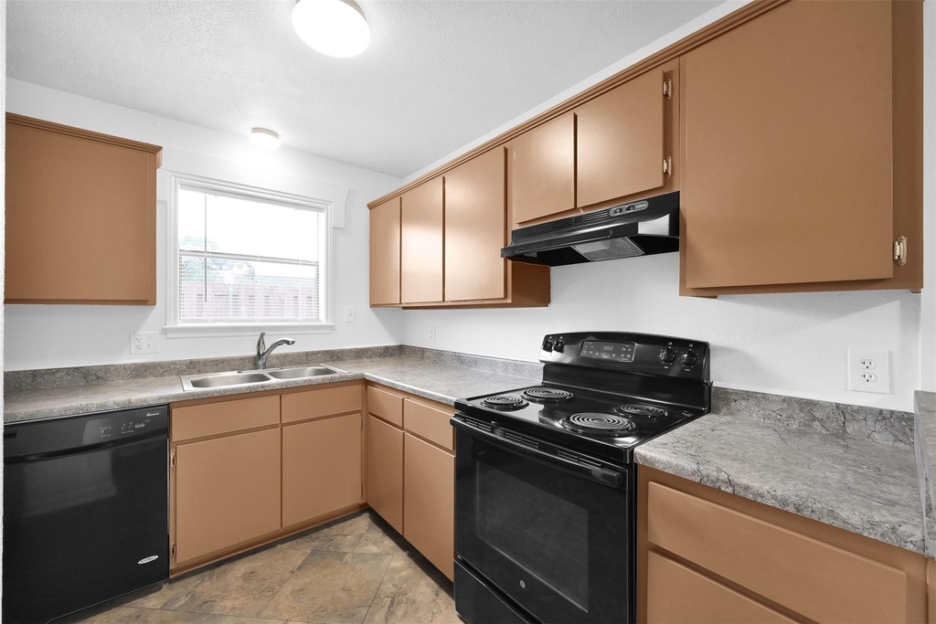 14949 Hwy 105 W - Photo 11