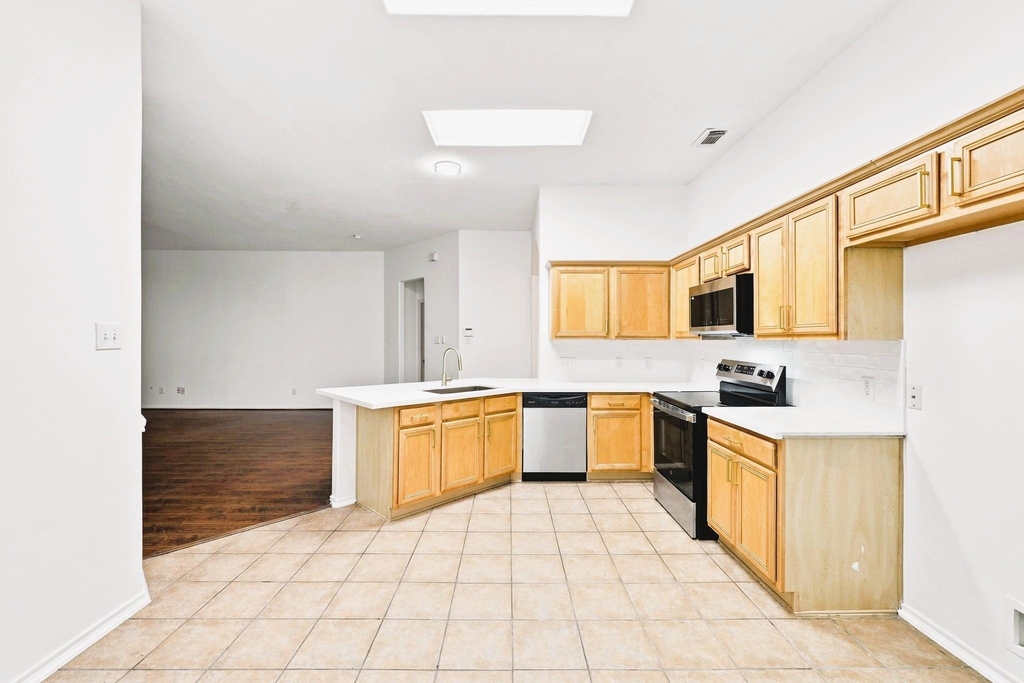 4112 Merlet Drive - Photo 5