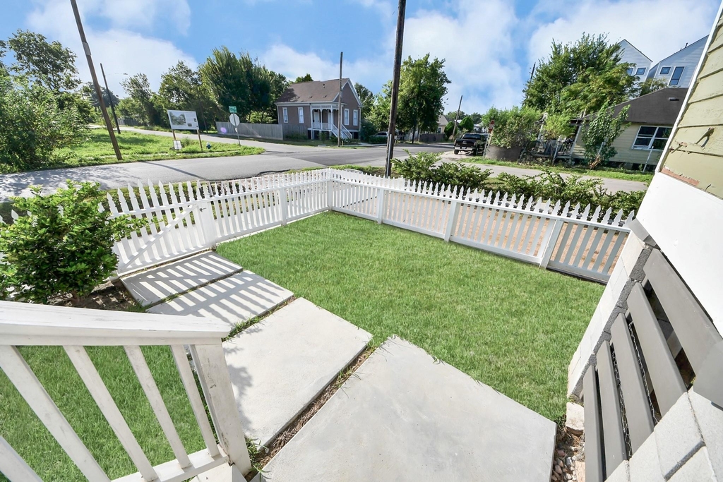 2101 Gregg Street - Photo 2