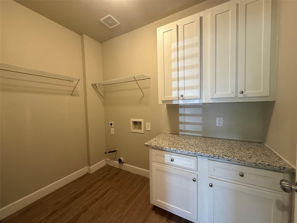9720 Pelsey Street - Photo 7