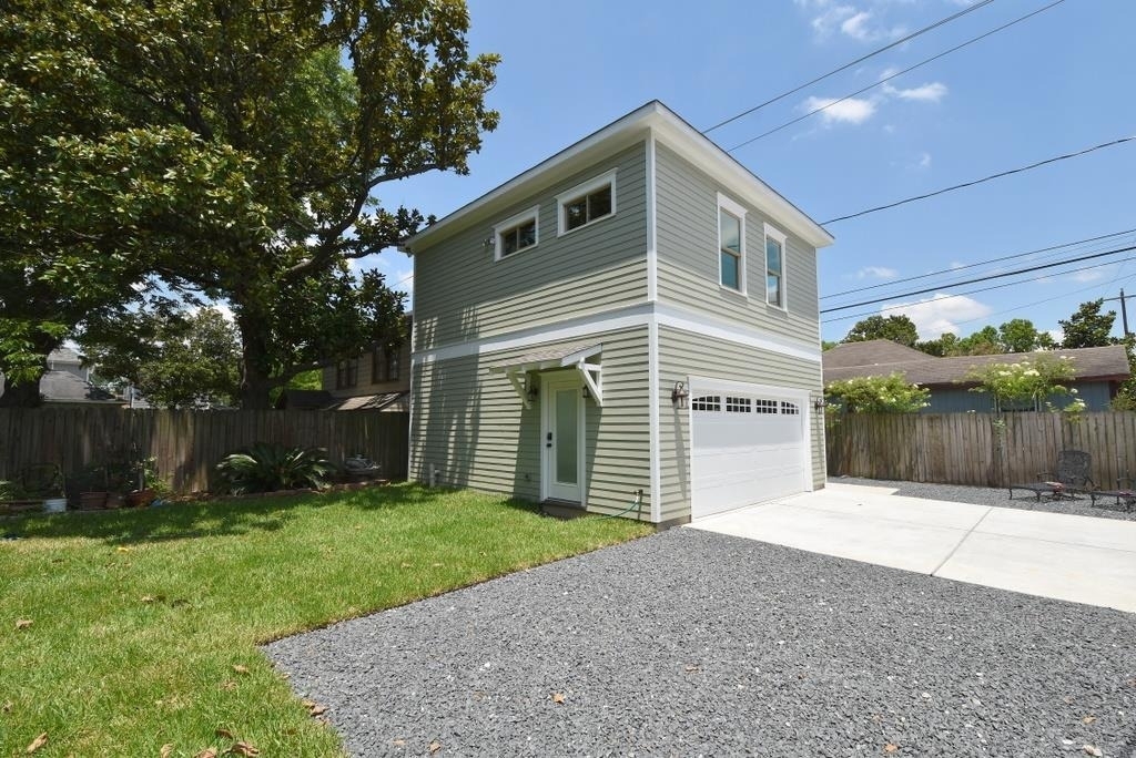 119 E 26th - Photo 1
