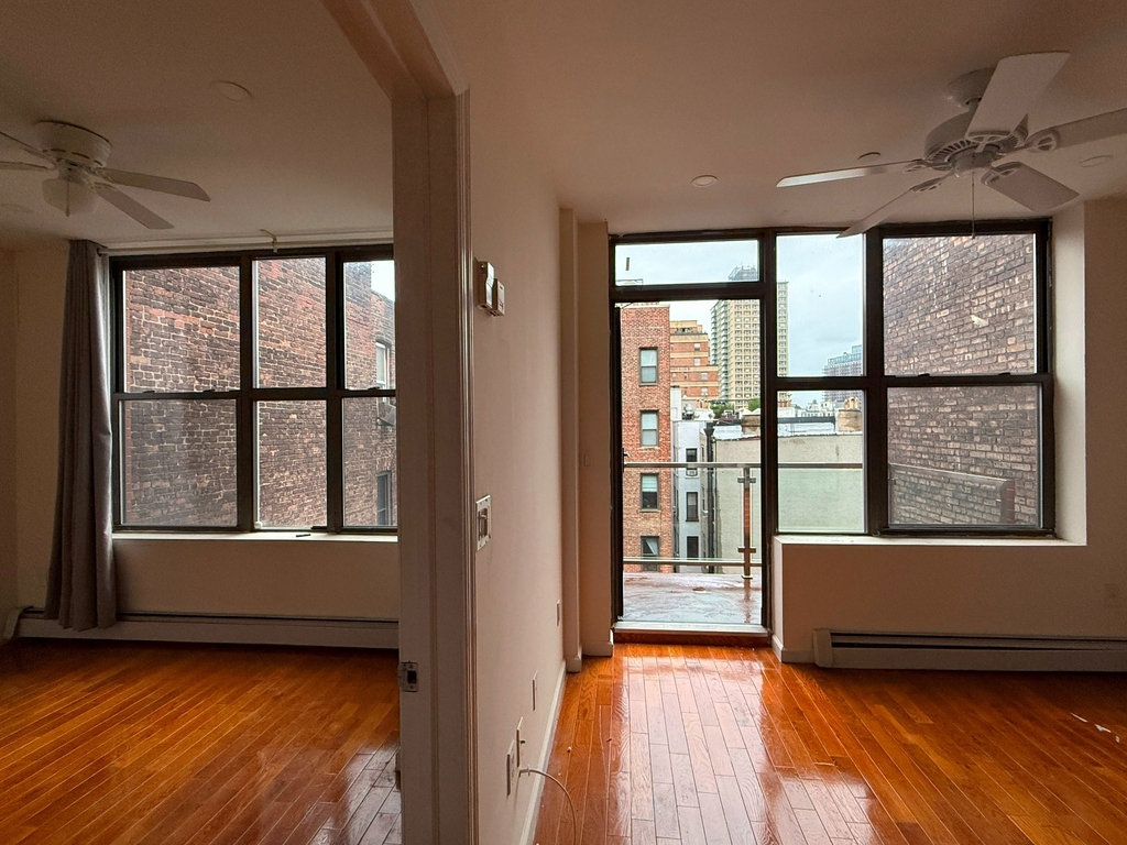 73 Pineapple Street - Photo 0