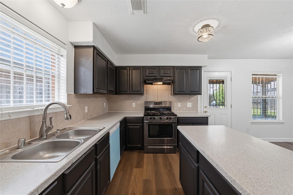 7110 Favian Court - Photo 14