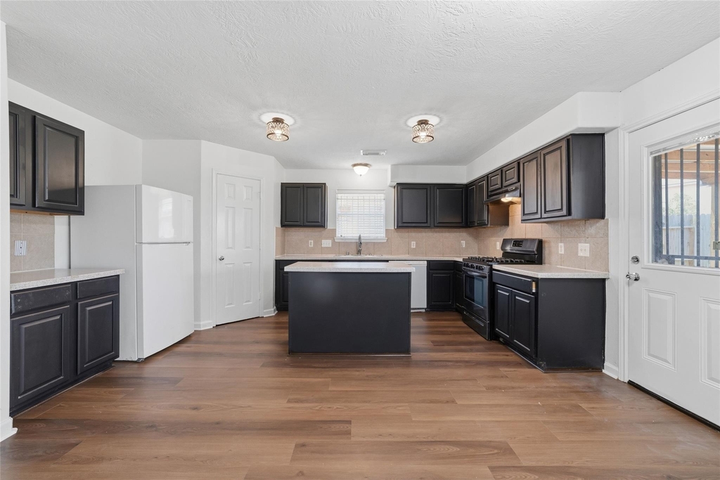 7110 Favian Court - Photo 10