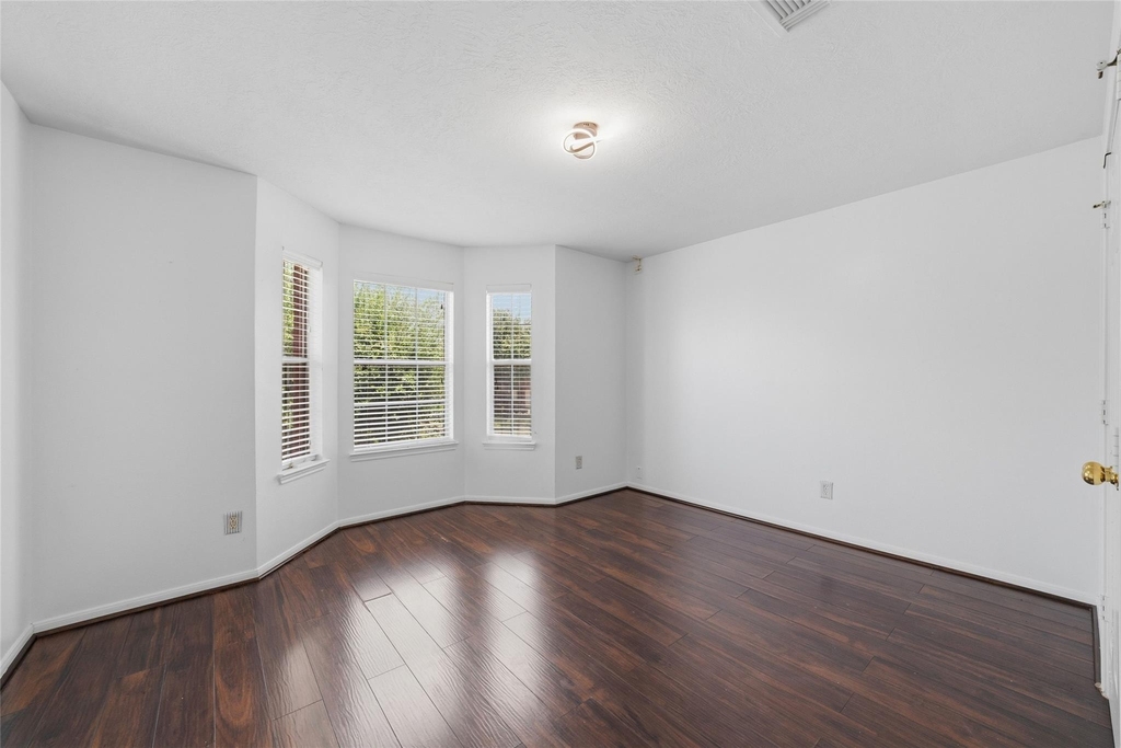 7110 Favian Court - Photo 24
