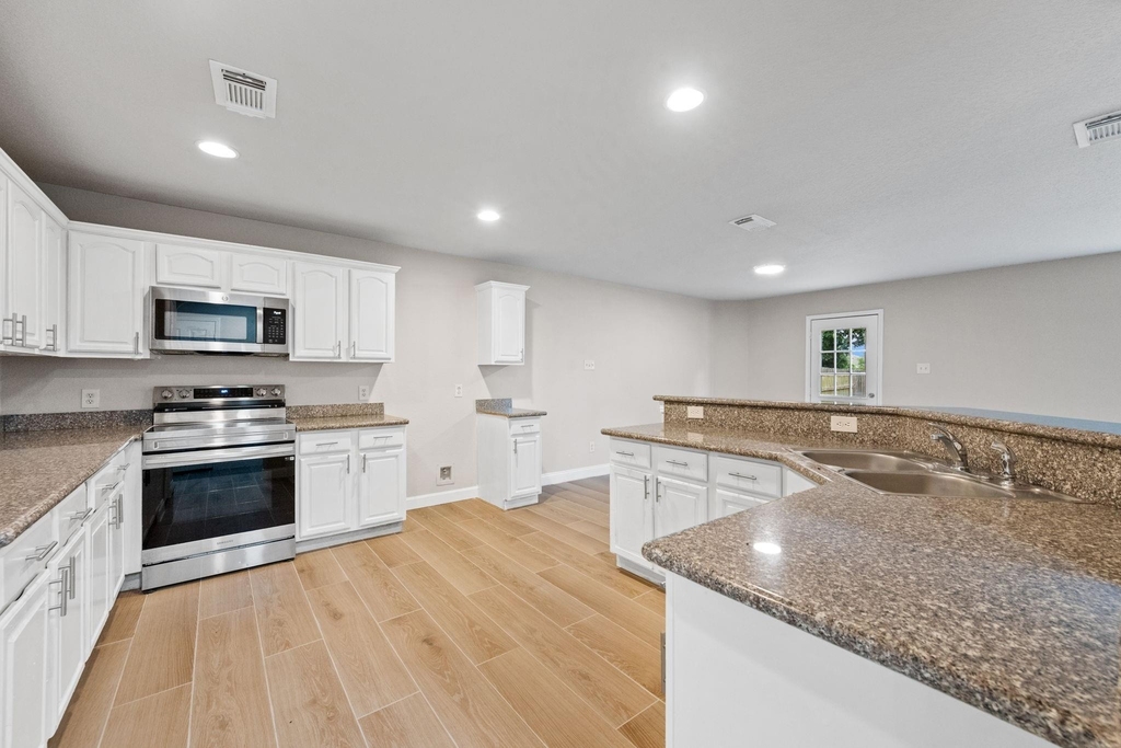 20506 Kenswick Drive - Photo 1