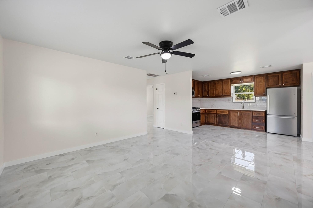 8411 Botany Lane - Photo 4