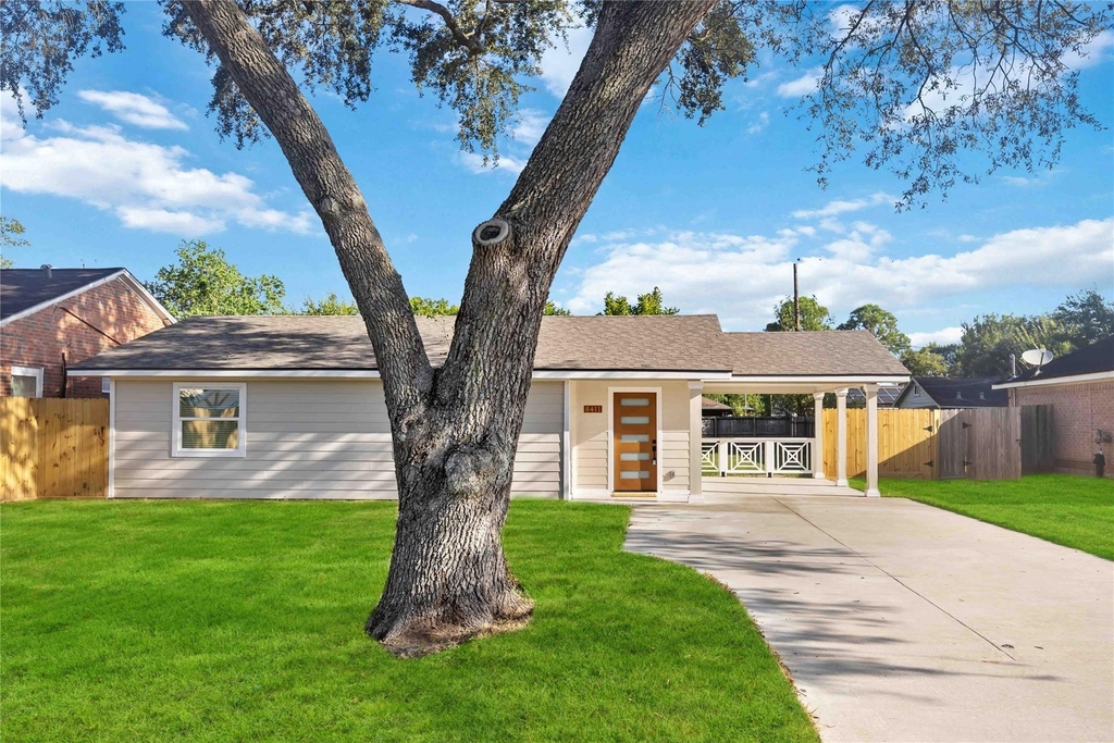 8411 Botany Lane - Photo 0