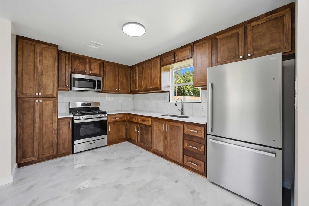 8411 Botany Lane - Photo 8