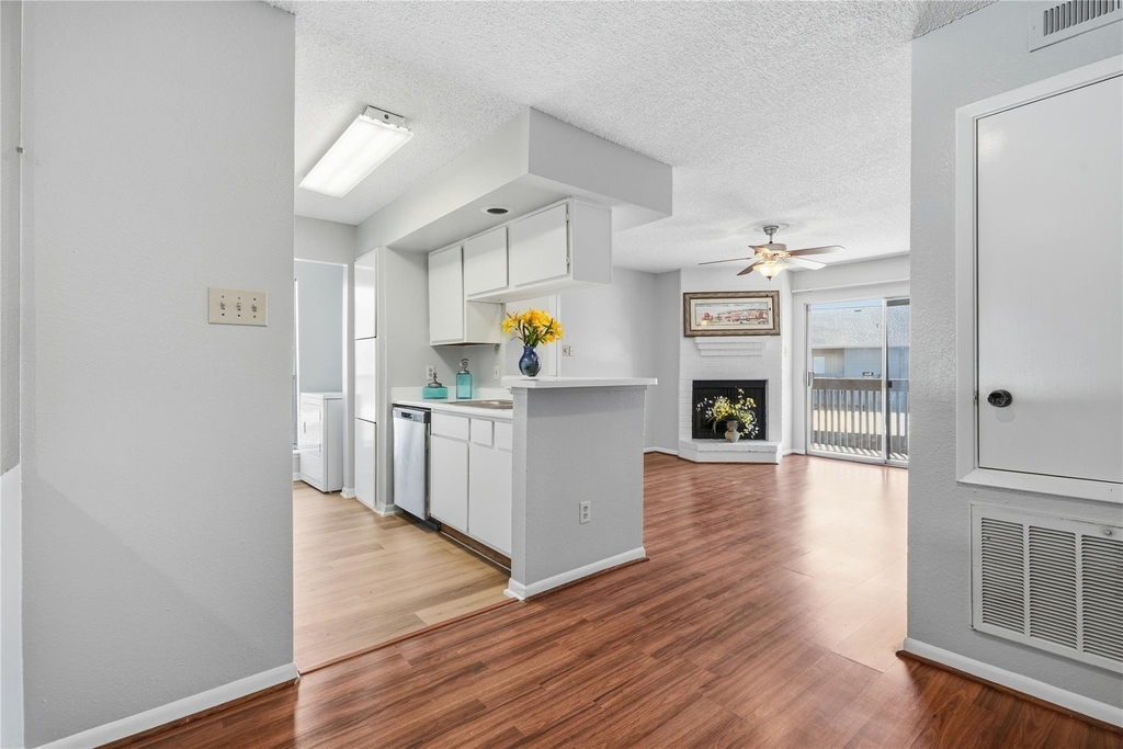 1900 Bay Area Boulevard - Photo 14