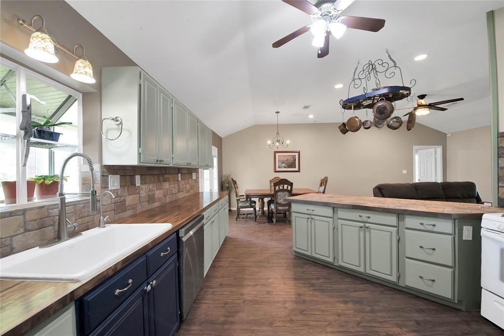 8303 Galler Road - Photo 10