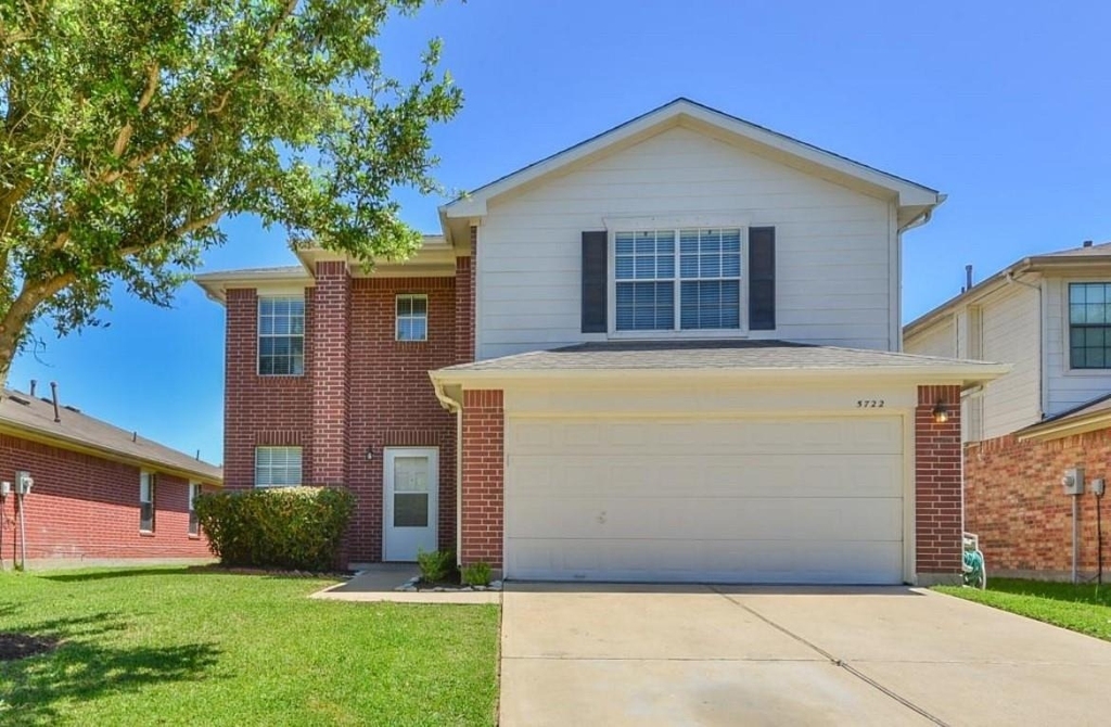 5722 W Harrow Drive - Photo 0