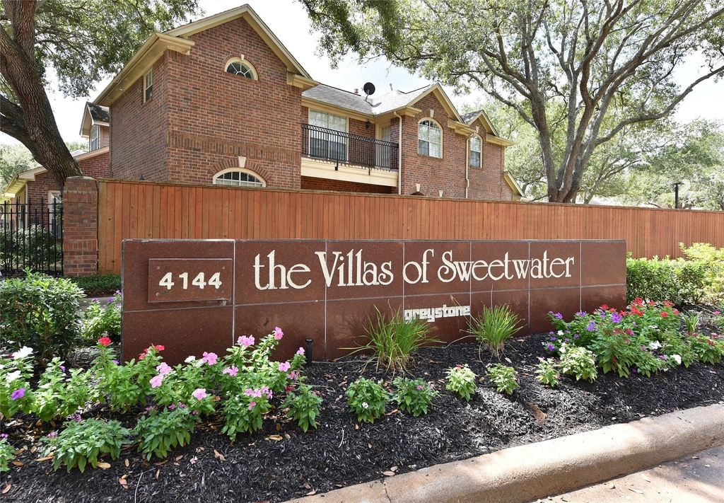 4144 Greystone Way - Photo 0