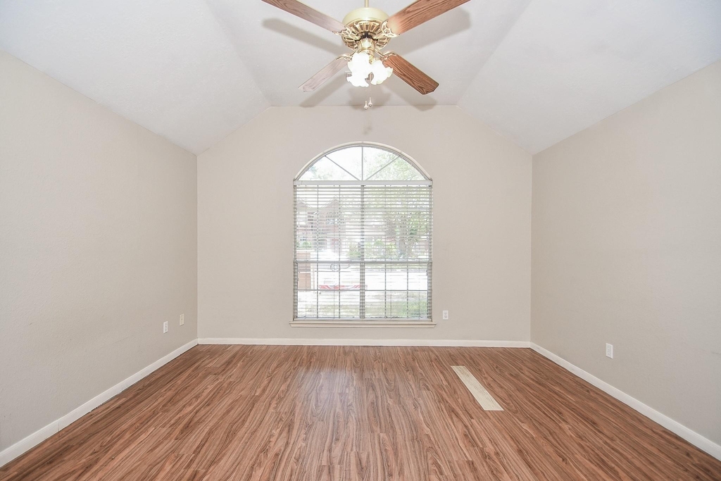 15319 Goodman Street - Photo 16