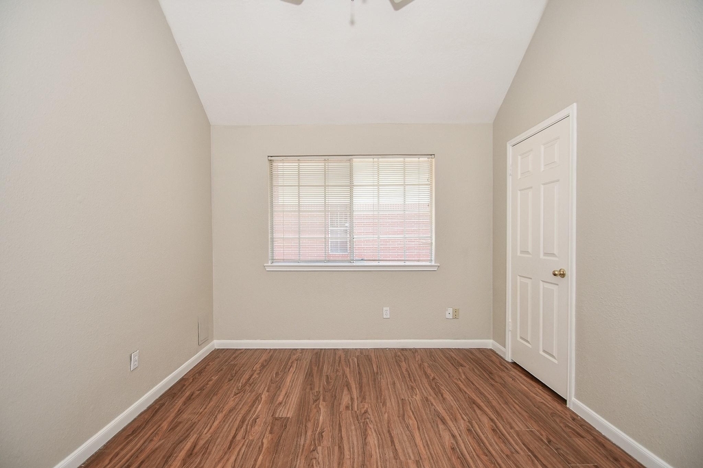 15319 Goodman Street - Photo 12