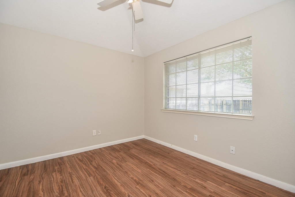 15319 Goodman Street - Photo 8