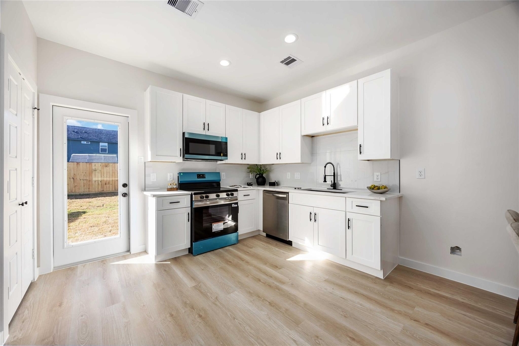 7221 Sandra Street - Photo 11