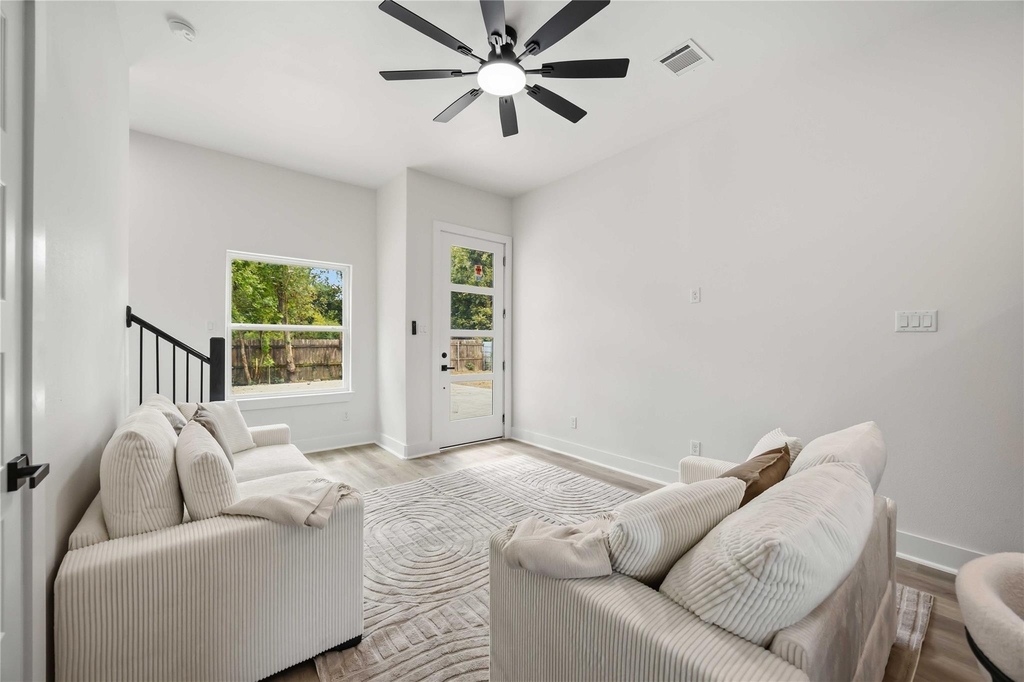 7217 Sandra Street - Photo 3