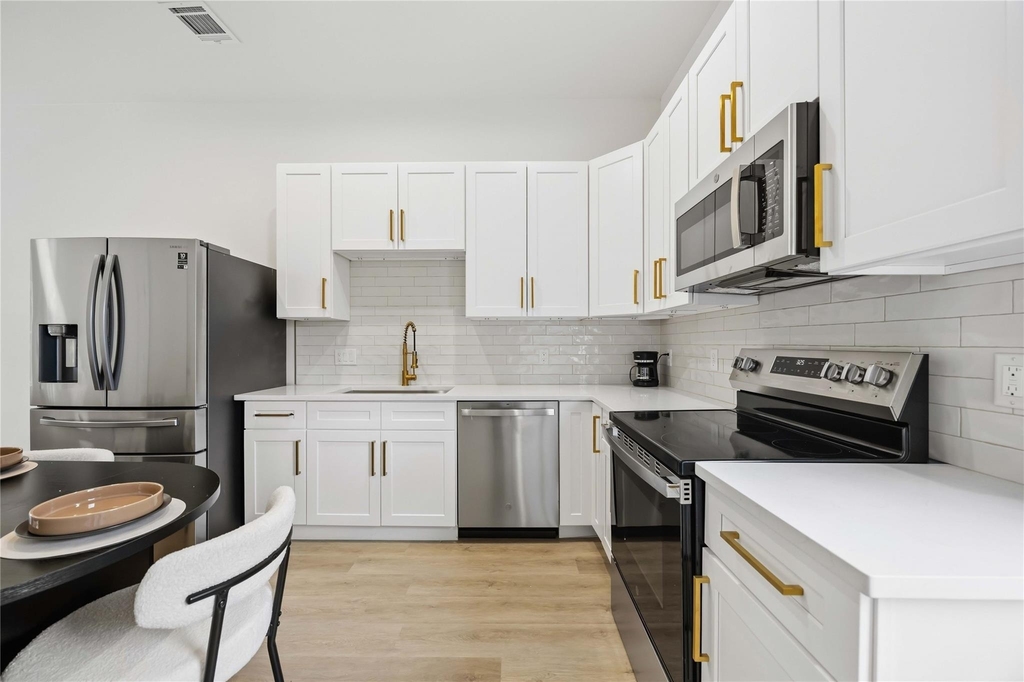 7217 Sandra Street - Photo 8