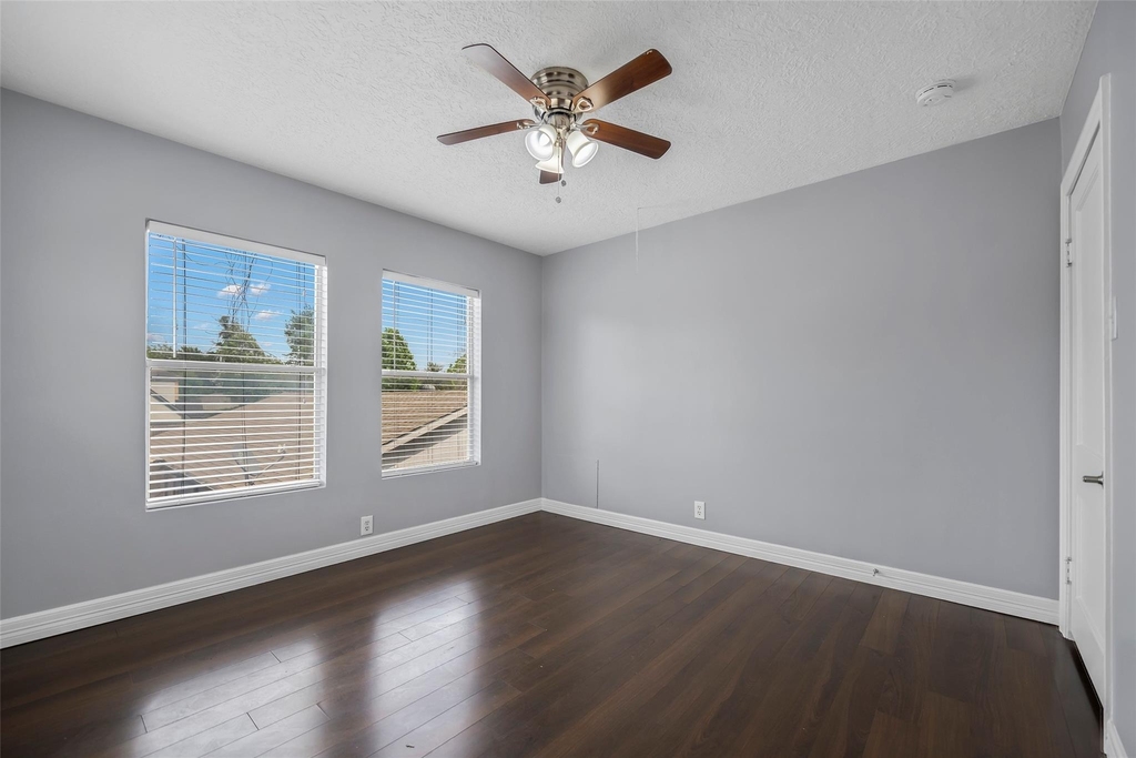 6918 Irvington Boulevard - Photo 8