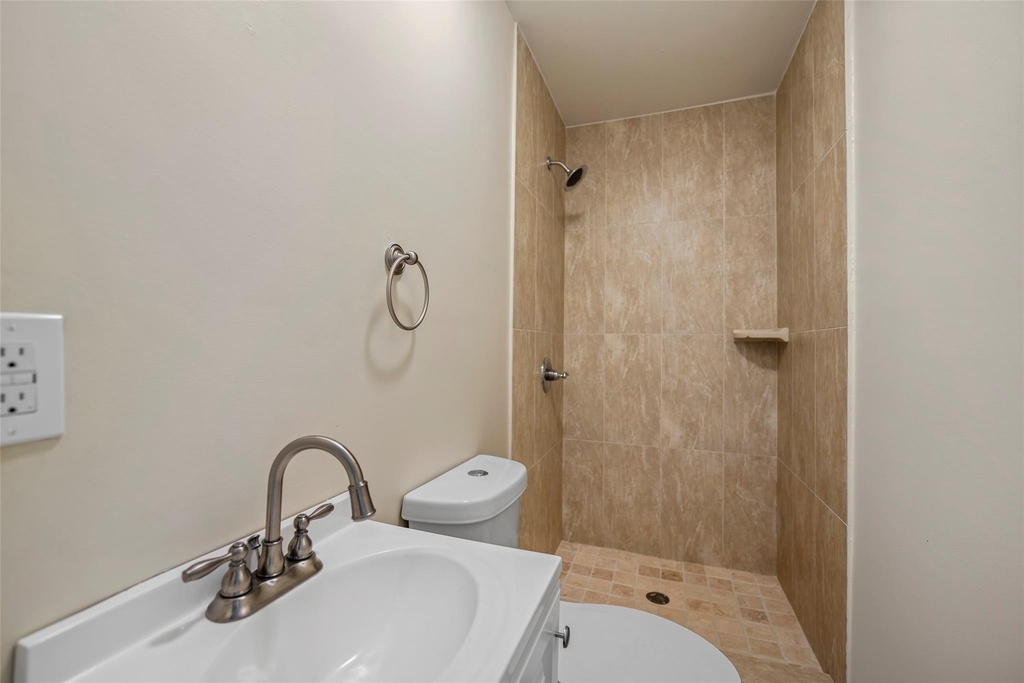 6918 Irvington Boulevard - Photo 7
