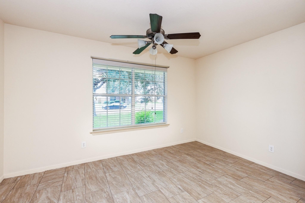 1006 Harrisburg Court - Photo 4