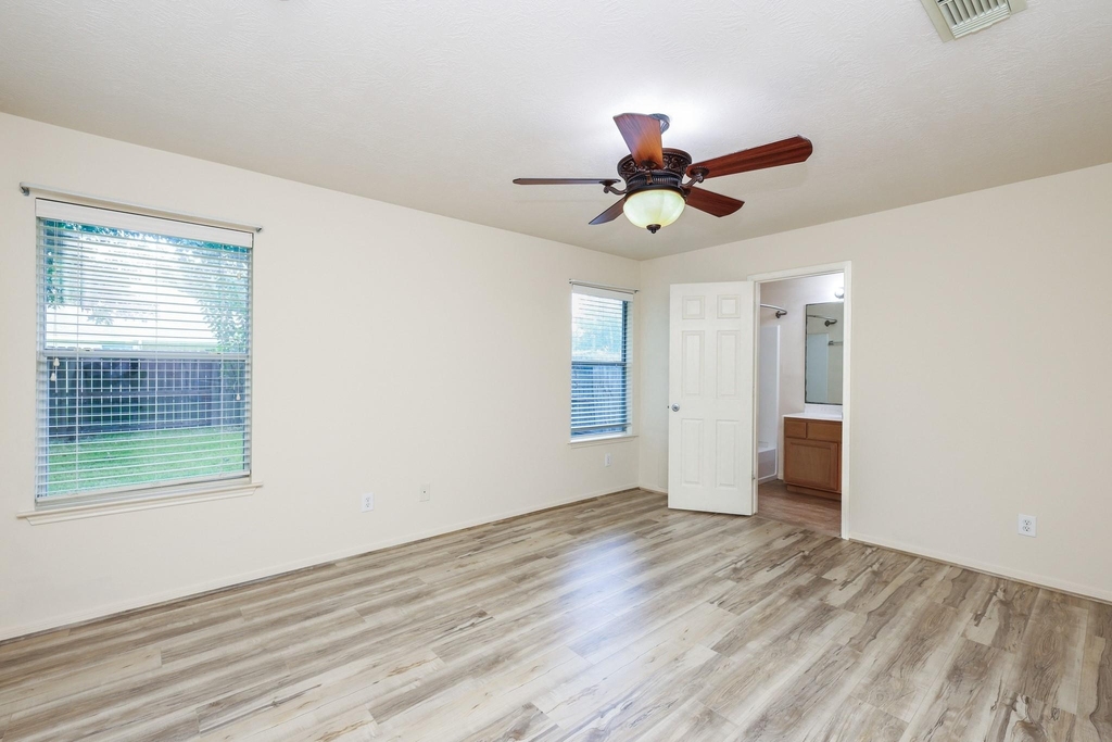 1006 Harrisburg Court - Photo 11