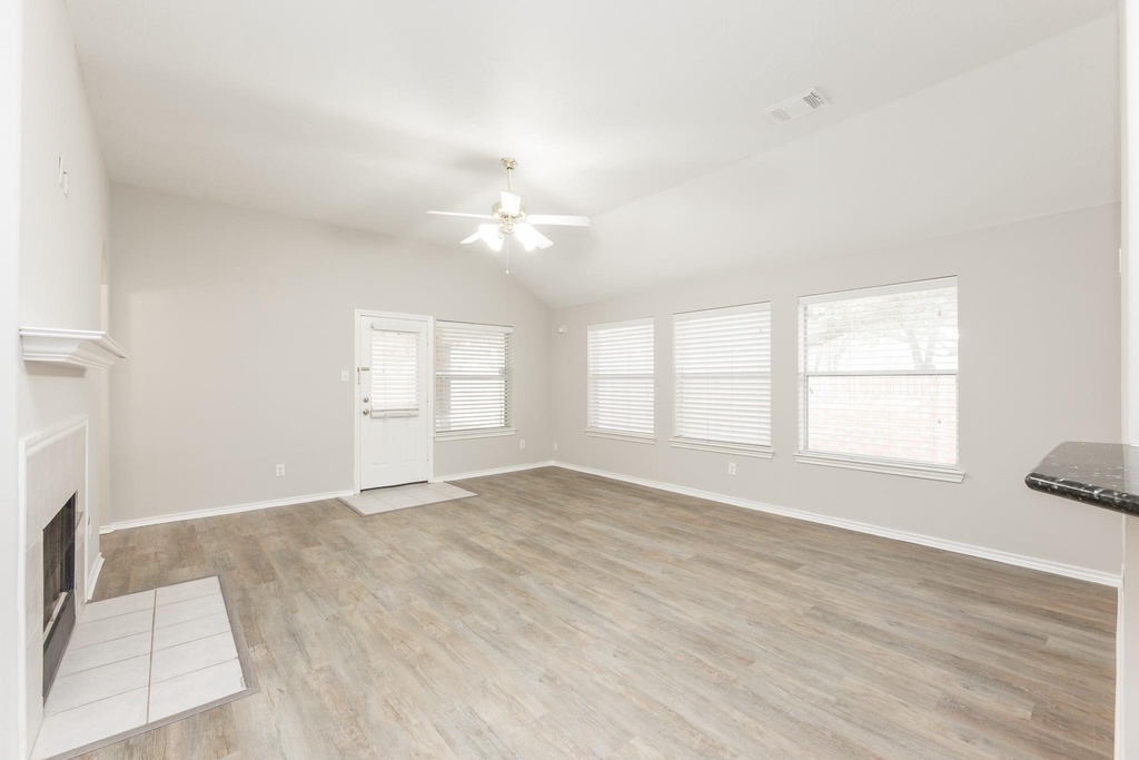 24502 Drakefield Court - Photo 8