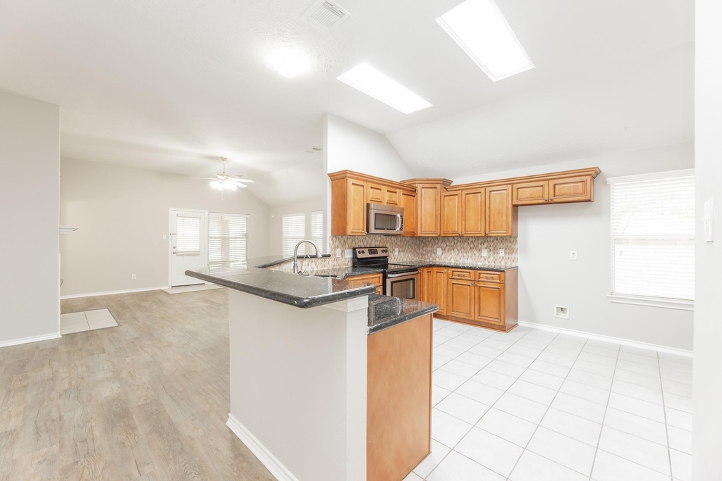 24502 Drakefield Court - Photo 7