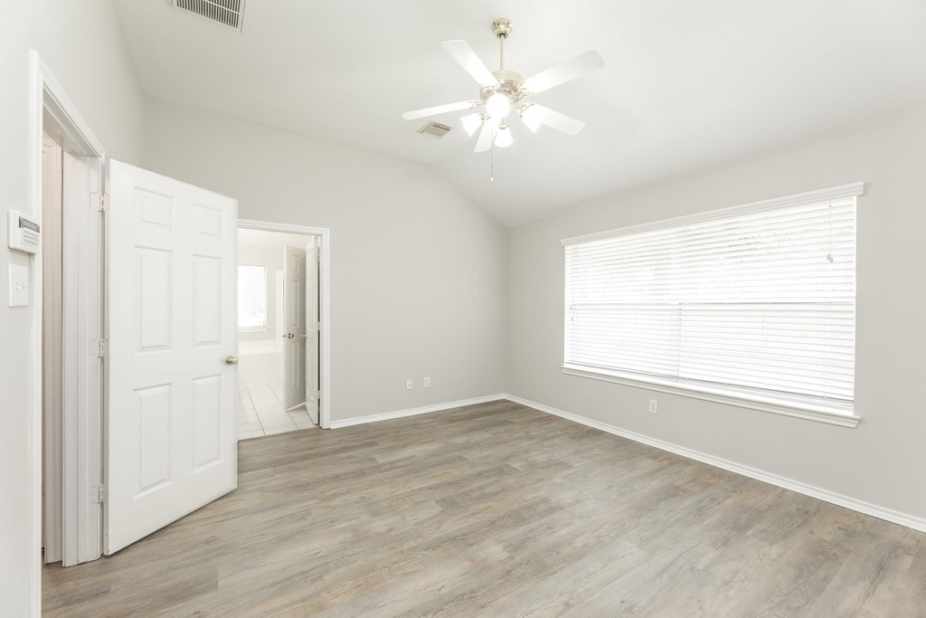24502 Drakefield Court - Photo 18