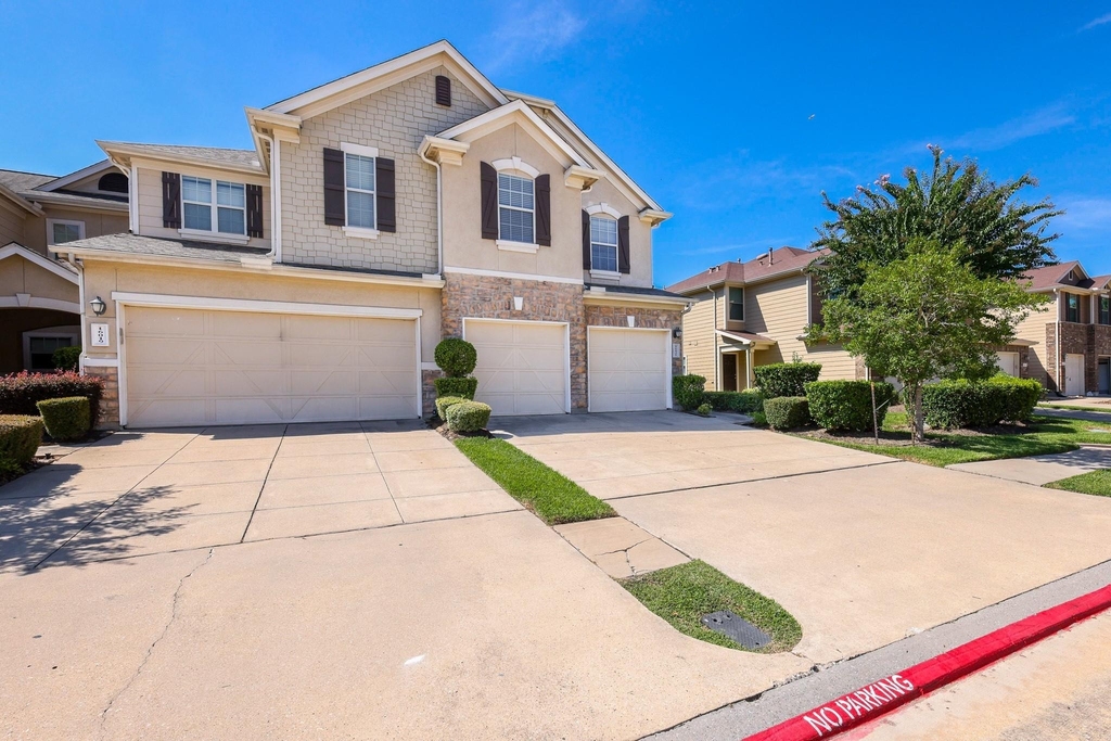 16021 Summerville Lake Drive - Photo 2