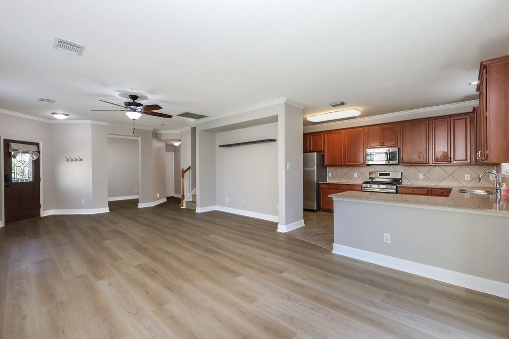 16021 Summerville Lake Drive - Photo 9