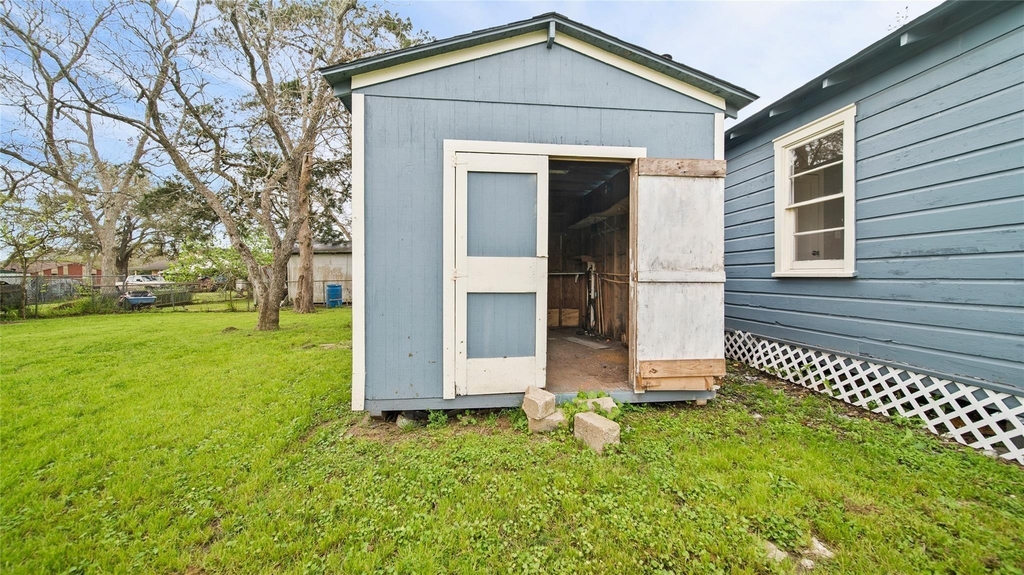 234 E Texas Street - Photo 18