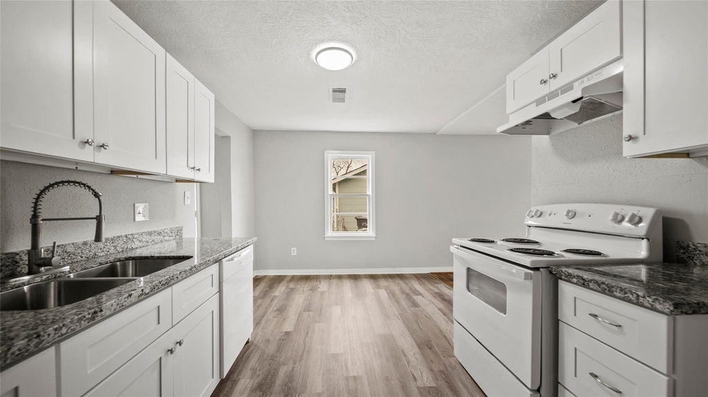 234 E Texas Street - Photo 7