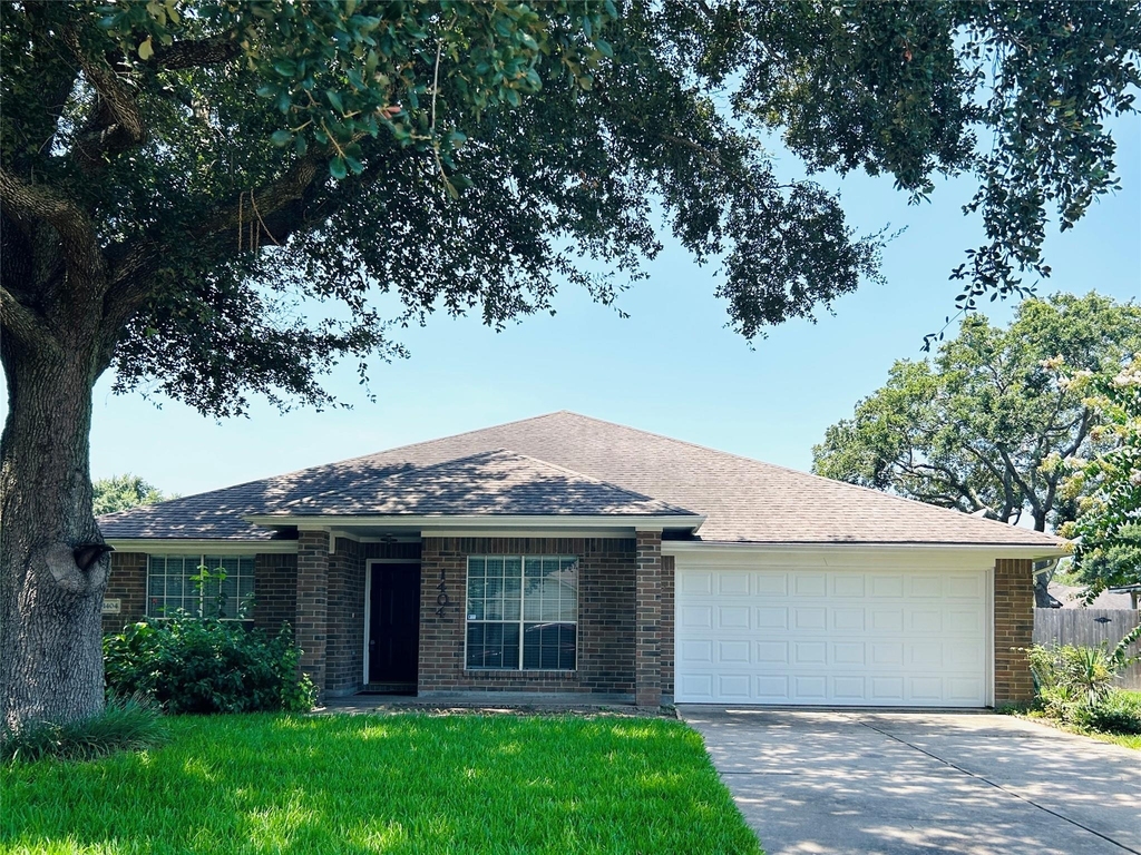 1404 Helmsley Drive - Photo 2