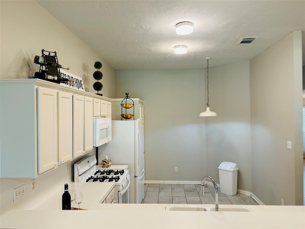 1404 Helmsley Drive - Photo 12