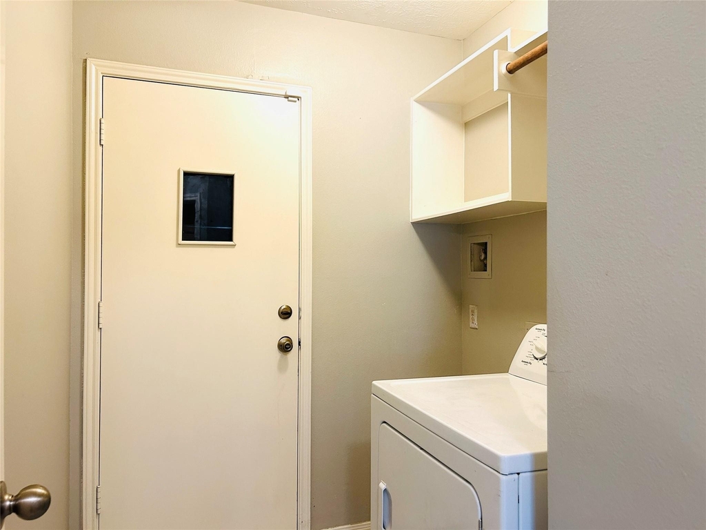 1404 Helmsley Drive - Photo 32