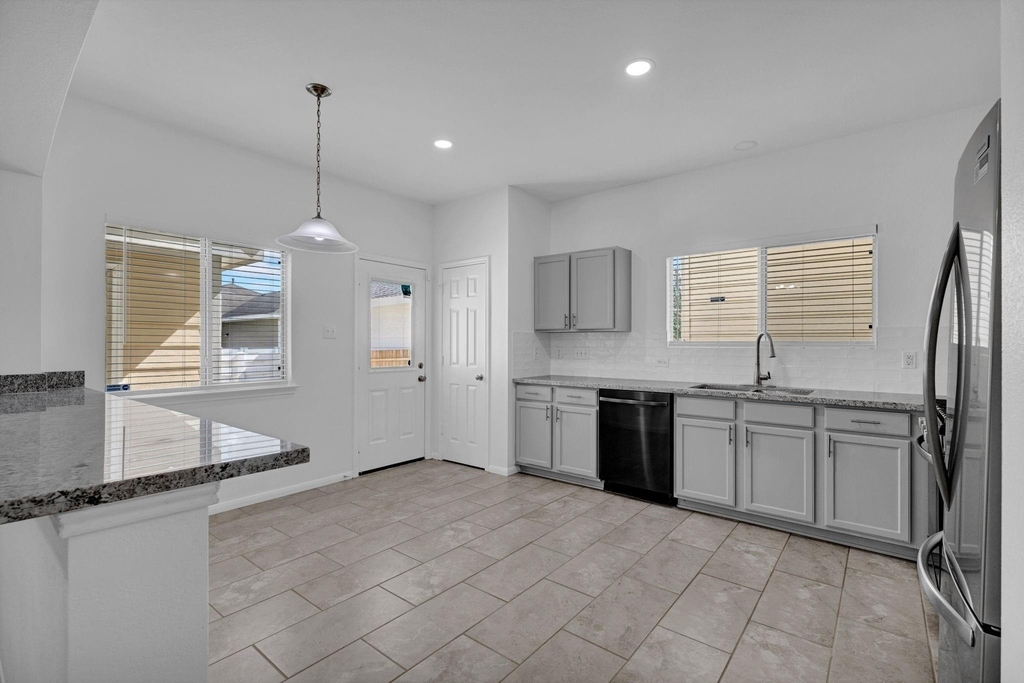11926 Jelicoe Drive - Photo 3