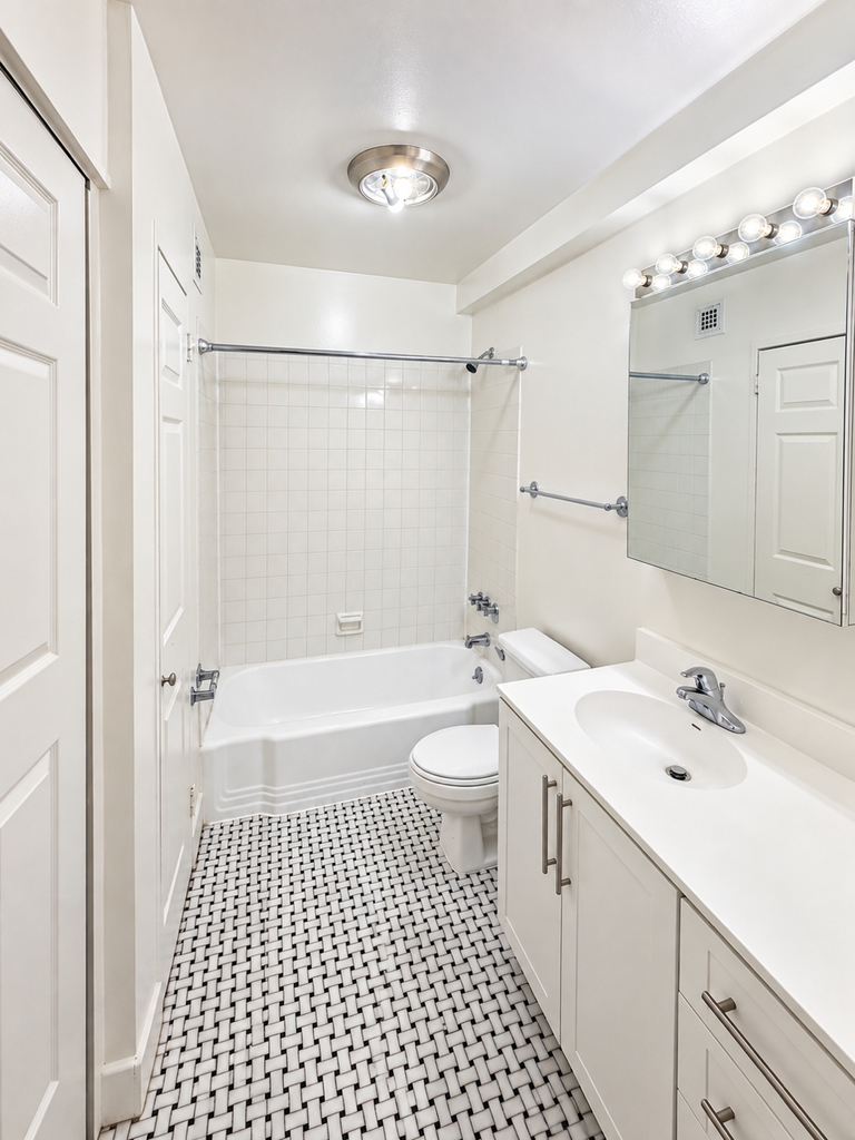 236 East 36th Street - Photo 3