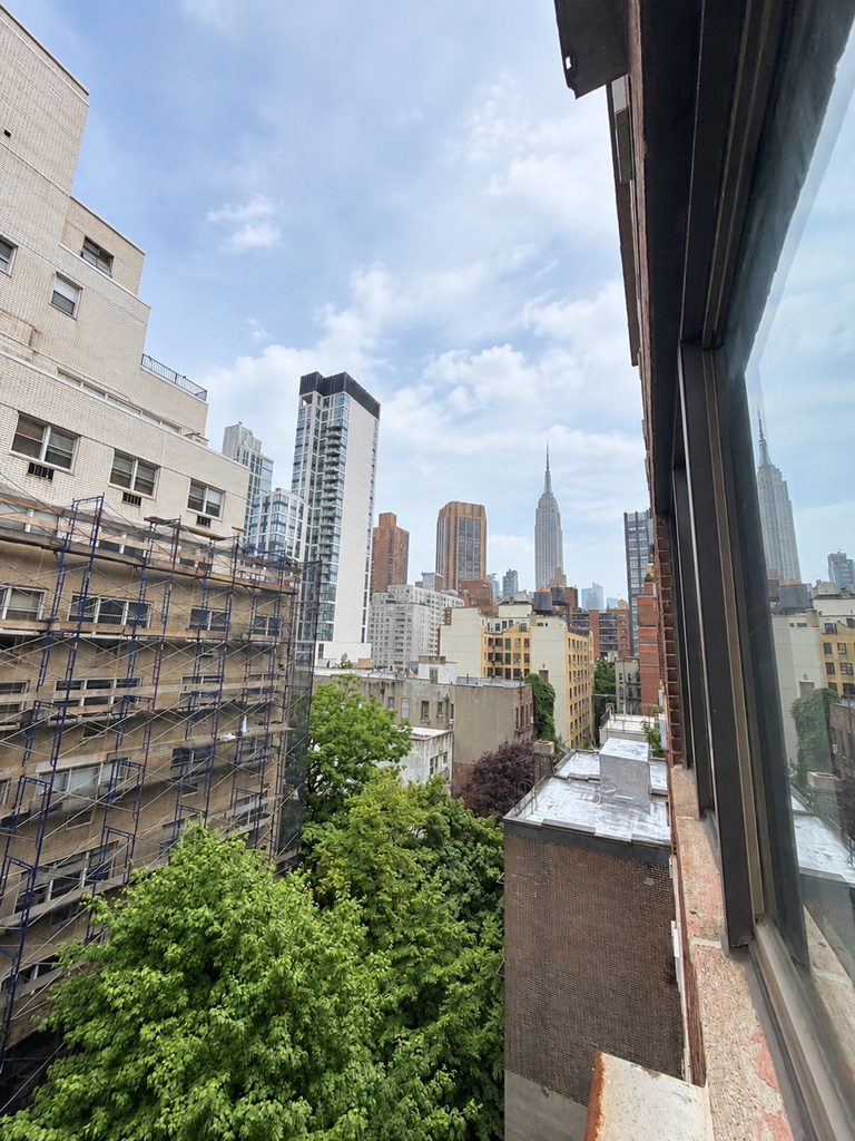 236 East 36th Street - Photo 4