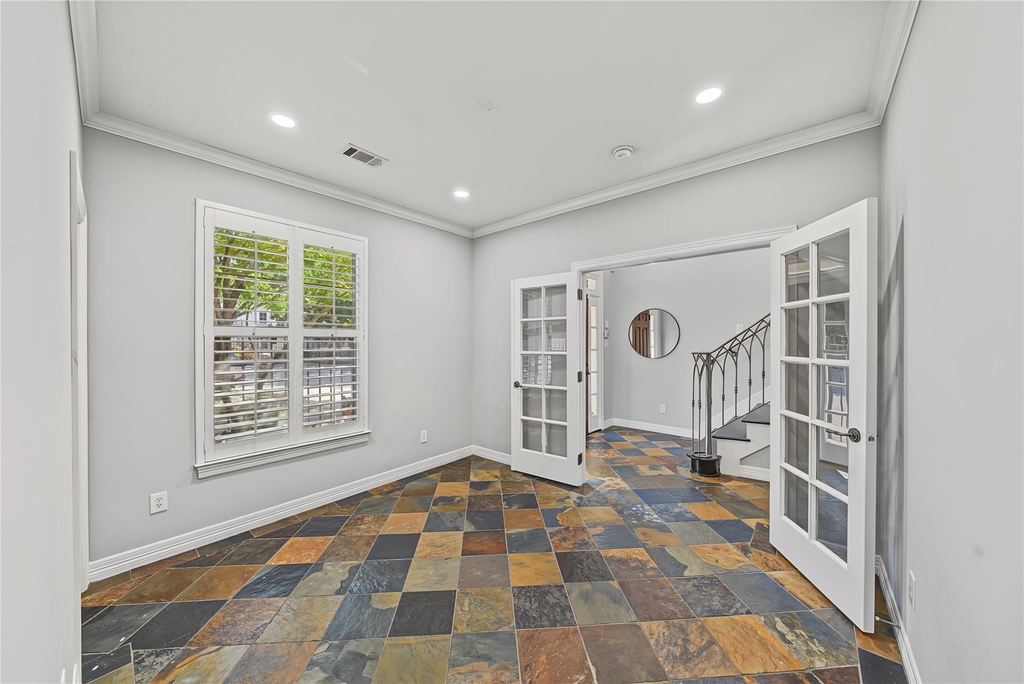 2188 Bancroft Street - Photo 9